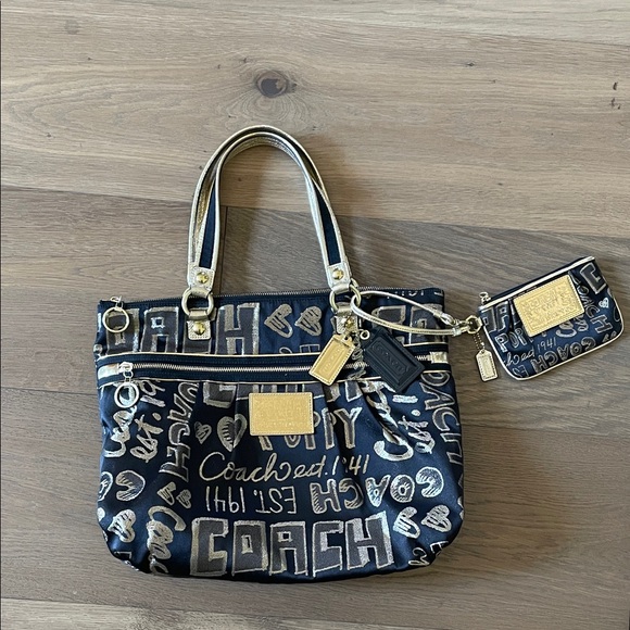 Coach Poppy Tote Bag & Wristlet Set Black Gold Graffiti Scribble Writing Handbag - Picture 1 of 10